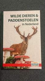 Wilde dieren&paddenstoelen in Nederland + Veldgids, Boeken, Natuur, Ophalen of Verzenden, Zo goed als nieuw