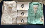 NIEUWE SET BADJASSEN MET HANDDOEKEN, Ophalen of Verzenden, Nieuw, Wit, Handdoek