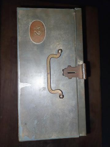 Metalen geld koffer uit kluis/bank, Enlèvement