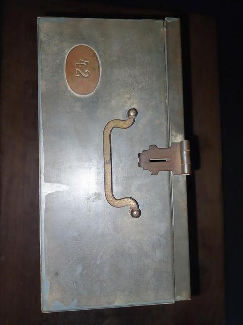 Metalen geld koffer uit kluis/bank, Antiek en Kunst, Antiek | Kantoor en Zakelijk, Ophalen