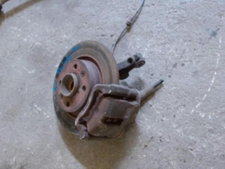 Moyeu avant droit Renault Twingo 2 1.2i 43kw 2007-2011, Autos : Pièces & Accessoires, Freins & Transmission, Renault, Utilisé