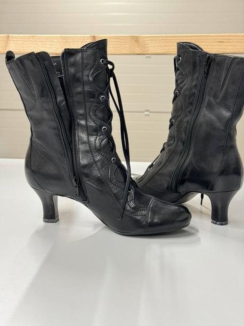 Bottes hautes en cuir Clarks + botte à talon zippé et lacets, Vêtements | Femmes, Chaussures, Comme neuf, Bottes hautes, Noir