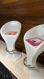 90€ voor 2 barkrukken met ledverlichting, Avec repose-pieds, 2 tabourets, Comme neuf, Synthétique