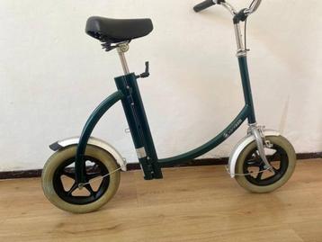 Van raam vouwbare loopfiets. beschikbaar voor biedingen