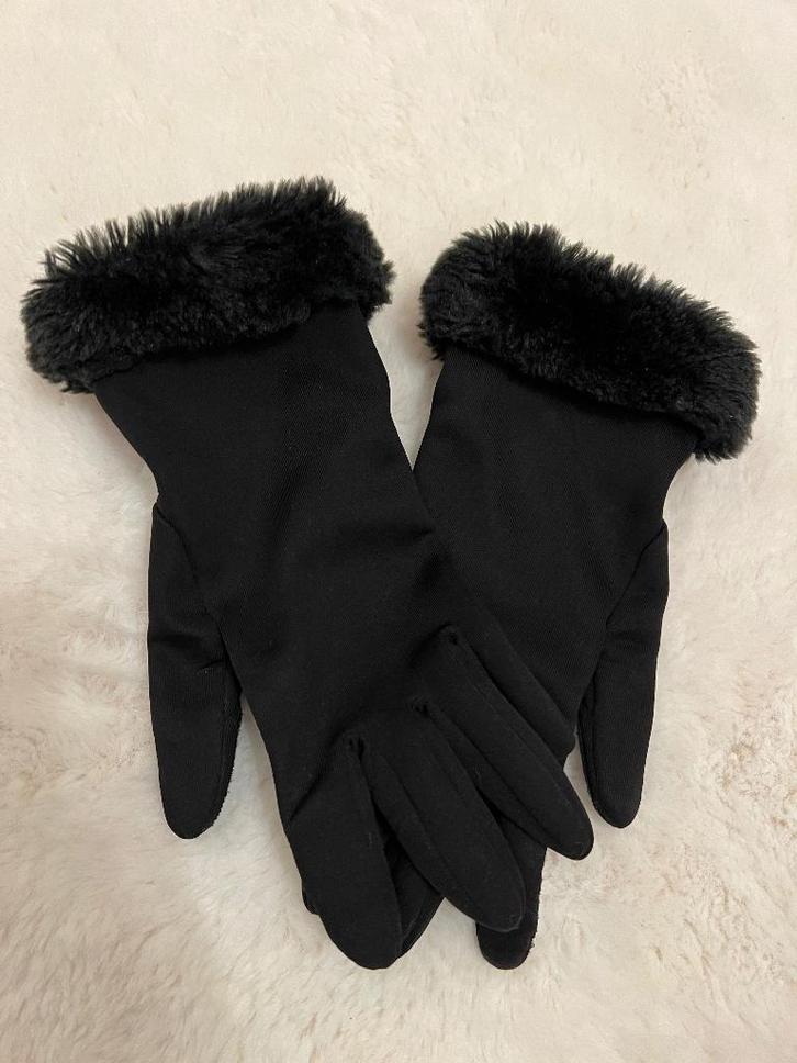 Paire de gants noir avec fausse fourrure pour femme :, Kleding | Dames, Mutsen, Sjaals en Handschoenen, Zo goed als nieuw, Handschoenen