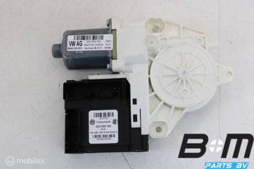 Raammotor links VW Caddy 2K3 2K5959701 disponible aux enchères