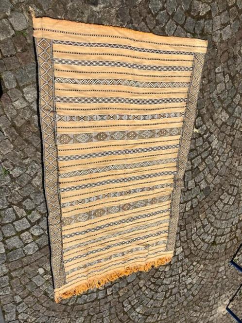 MAROKKAANS WANDTAPIJT HANDGEMAAKT 13O OP 210 CM, Huis en Inrichting, Stoffering | Tapijten en Vloerkleden, Gebruikt, 100 tot 150 cm