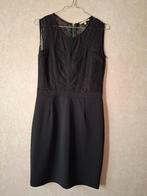 Robe noire élégante avec détails en dentelle, Vêtements | Femmes, Taille 42/44 (L), Enlèvement ou Envoi, Au-dessus du genou, Comme neuf