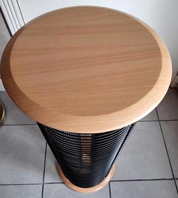 cd houder en salon tafel beschikbaar voor biedingen