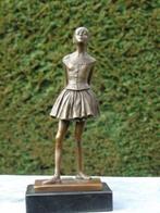 ballerina beeld arm achter de rug in brons op marmer gesigne, Antiek en Kunst, Ophalen of Verzenden, Brons