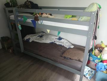 Grijs houten stapelbed (met of zonder matras) beschikbaar voor biedingen