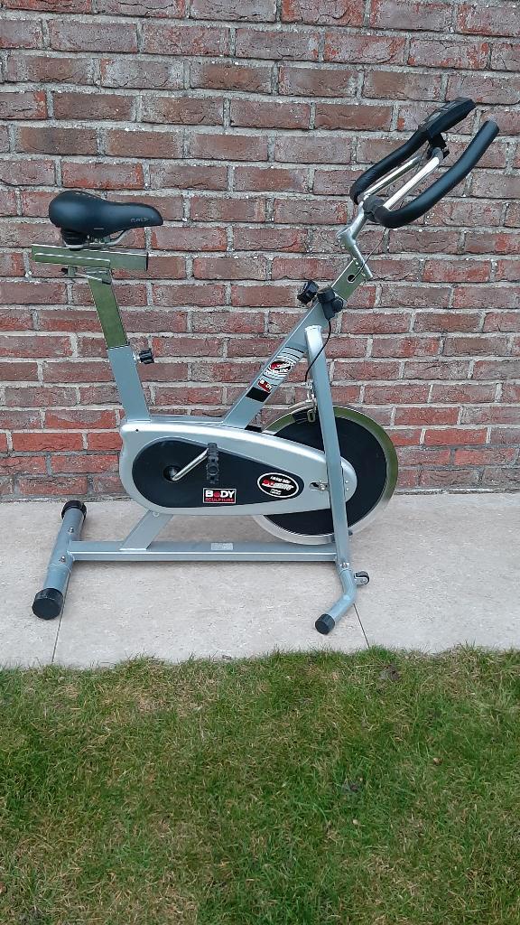 spinningfiets, Sport en Fitness, Fitnessmaterialen, Gebruikt, Benen, Ophalen