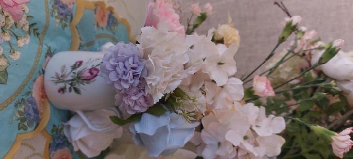 kunstbloemen en decoratie  ceremonie,  bloemenfeest, Huis en Inrichting, Woonaccessoires | Overige, Zo goed als nieuw, Ophalen of Verzenden