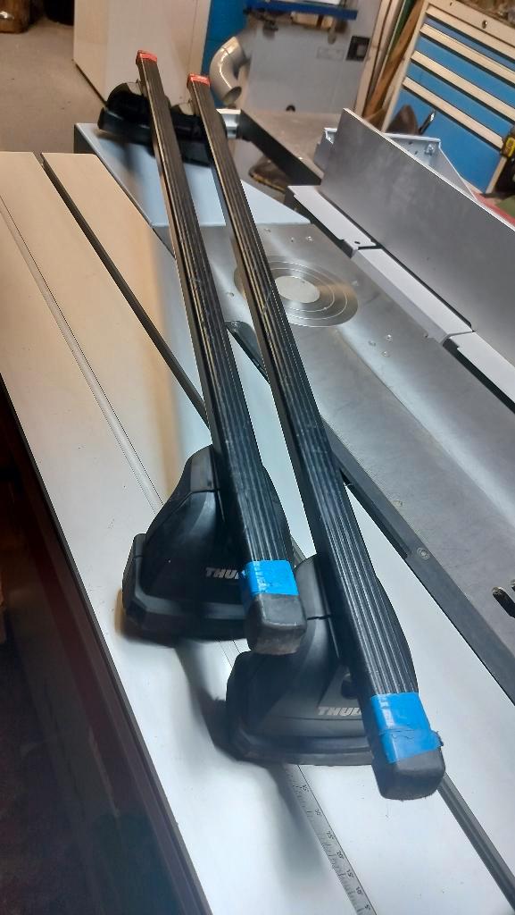 Thule barres de toit solide universelles, Autos : Pièces & Accessoires, Barres latérales, Utilisé, Enlèvement