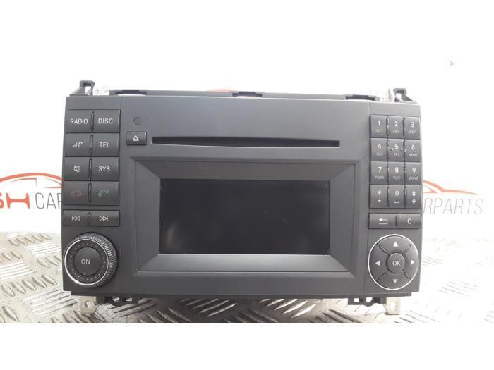 Radio CD Speler van een Mercedes B-Klasse, Auto-onderdelen, Elektronica en Kabels, Mercedes-Benz, Gebruikt, Ophalen of Verzenden