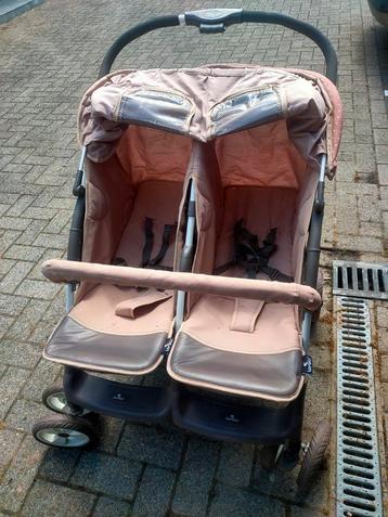 Bijna nieuwe tweeling buggy  beschikbaar voor biedingen