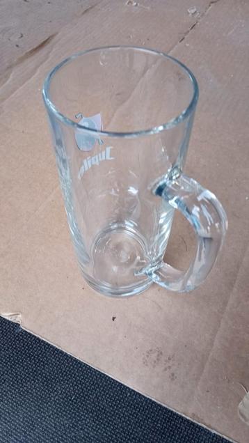 Glas van 1/2 liter met handvat  beschikbaar voor biedingen