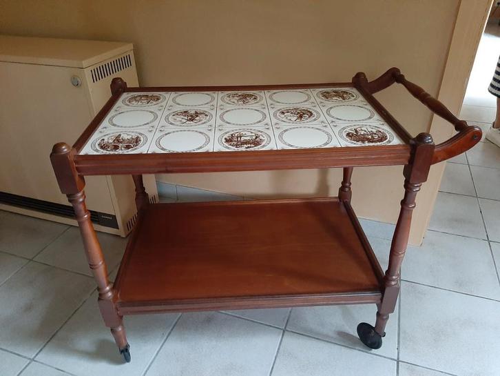 Vintage roltafel met tegelmotief, Antiek en Kunst, Antiek | Meubels | Tafels, Ophalen