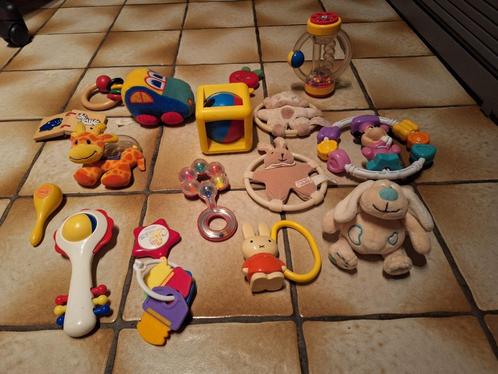 16 stuks. Rammelaars, bijtring, knuffeltje, sleutelhanger, Enfants & Bébés, Jouets | Jouets de bébé, Comme neuf, Hochet, Enlèvement ou Envoi