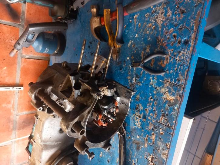 Reparatie van scooters motoren grasmaaiers auto's..., Fietsen en Brommers, Brommeronderdelen | Scooters, Zo goed als nieuw, Ophalen