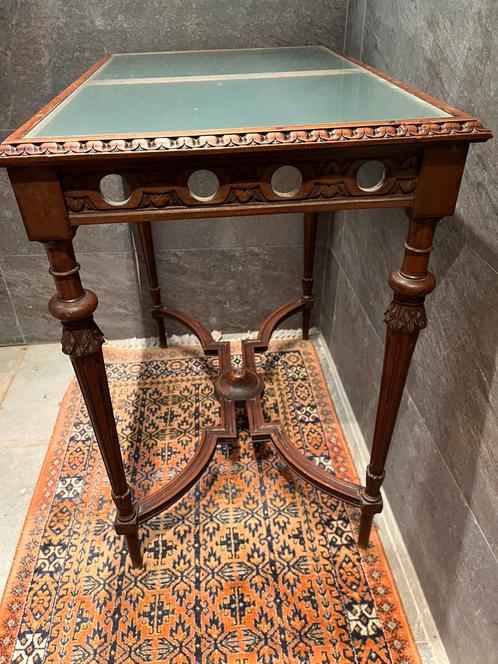 table française ancienne décorée en bois avec verre 70x50 cm, Antiquités & Art, Antiquités | Meubles | Tables, Enlèvement ou Envoi