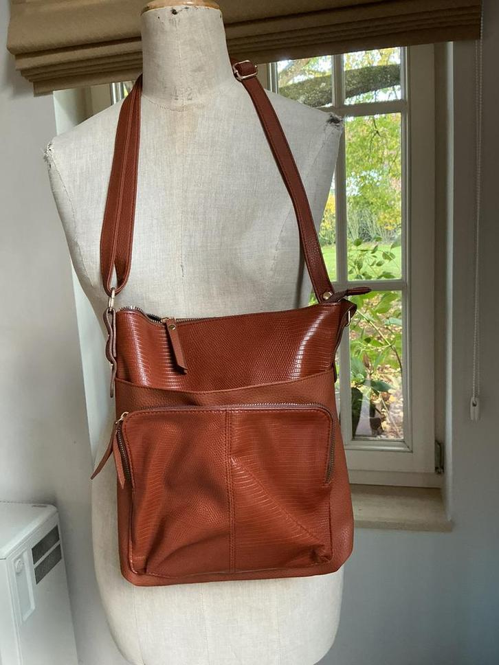 Sac à bandoulière en similicuir, neuf, Bijoux, Sacs & Beauté, Sacs | Sacs Femme, Comme neuf, Brun, Enlèvement ou Envoi