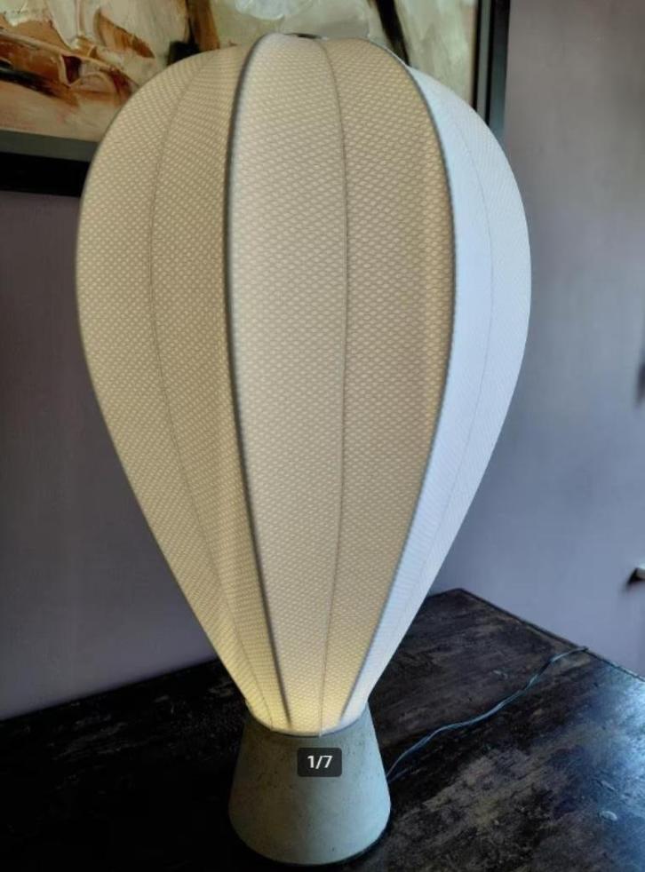 UP Vloerlamp - Beton, Antiek en Kunst, Kunst | Designobjecten, Ophalen of Verzenden