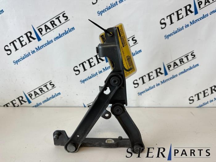 Charnière capot d'un Mercedes E-Klasse, Autos : Pièces & Accessoires, Autres pièces automobiles, Mercedes-Benz, Utilisé, 3 mois de garantie