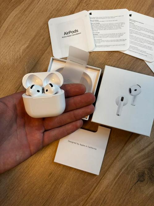 apple airpods 4 with active noise cancellation, Telecommunicatie, Mobiele telefoons | Oordopjes, Nieuw, In oorschelp (earbud)