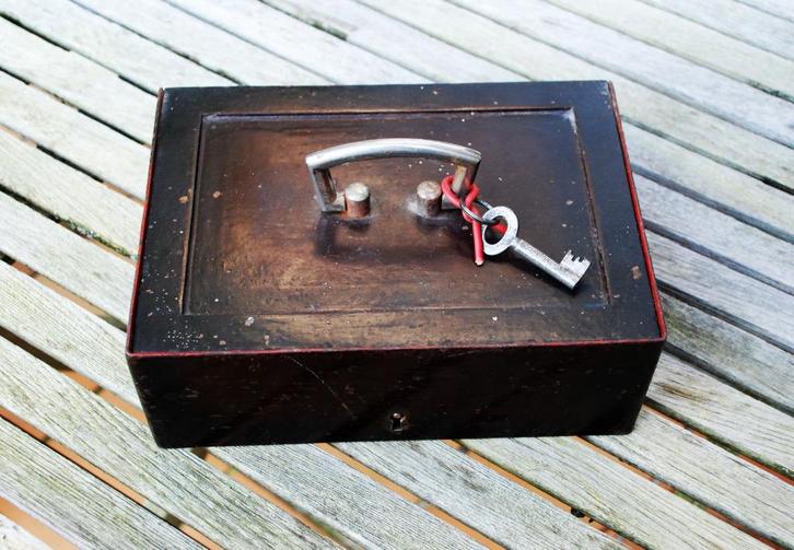 CAISSE / COFFRE, Maison & Meubles, Accessoires pour la Maison | Coffres, Utilisé, Métal, Enlèvement