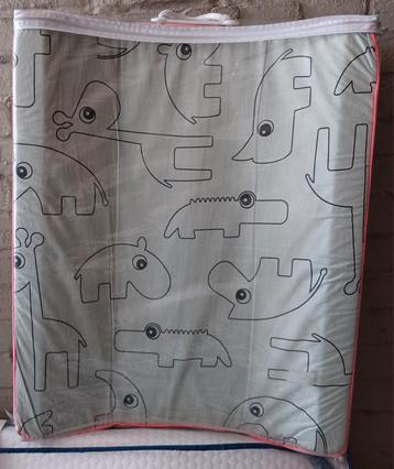 Done By Deer verzorgingskussen beschikbaar voor biedingen