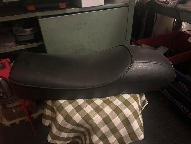 Honda benly zadel / Buddy, Fietsen en Brommers, Brommeronderdelen | Algemeen, Zo goed als nieuw, Zadel, Ophalen