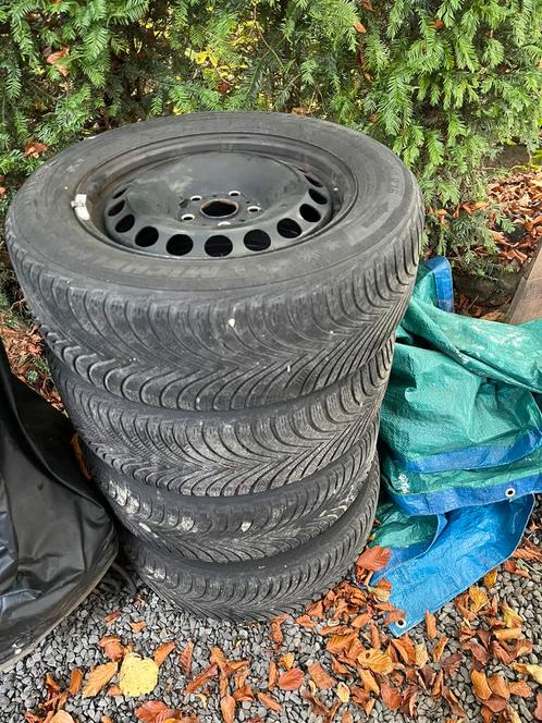 Michelin winterbanden op stalen velgen, Autos : Pièces & Accessoires, Pneus & Jantes, Pneus et Jantes, Pneus hiver, 16 pouces