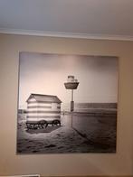 Mooie metalen foto met strandcabine op het strand, Ophalen