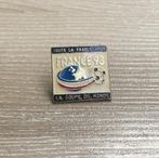 PIN - FRANCE 98 - LA COUPE DU MONDE - FOOTBALL - VOETBAL, Envoi, Utilisé, Sport, Insigne ou Pin's
