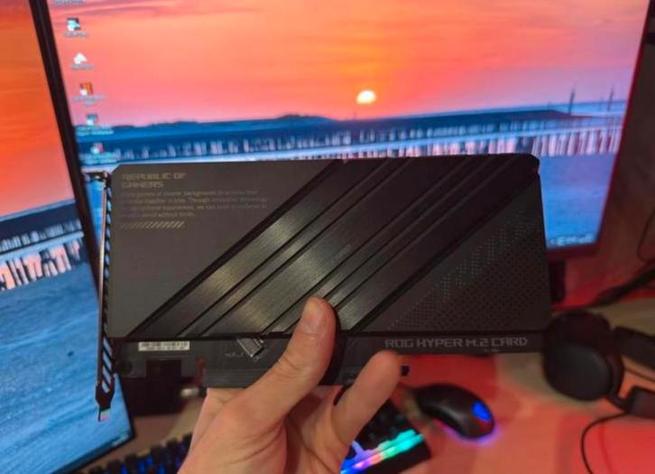 SSD Asus ROG Hyper M.2 de 5e génération, Informatique & Logiciels, Disques durs, Neuf, Desktop, Interne, Autres connexions, Envoi