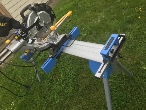 Verstekzaag Powerplus, met extra onderstel., Doe-het-zelf en Bouw, Gereedschap | Zaagmachines, Zo goed als nieuw, Afkortzaag, 1200 watt of meer