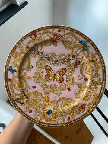 Versace bord beschikbaar voor biedingen