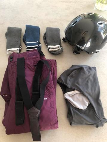 Pantalon - casque - pull et chaussettes de ski beschikbaar voor biedingen