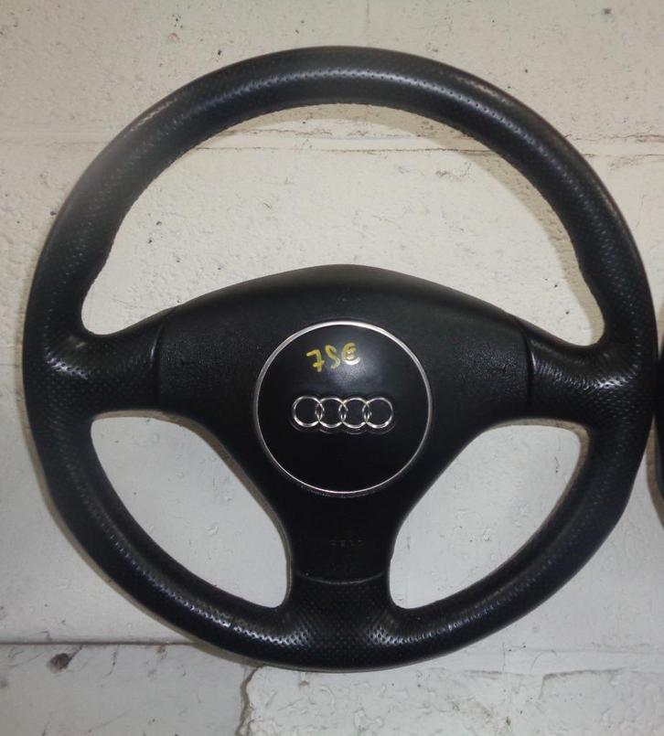 A vendre volant Audi 3 branches, Autos : Pièces & Accessoires, Habitacle & Garnissage, Audi, Utilisé, Enlèvement