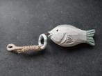 decoratieve gesculpeerde vis in hout met boei aan touw, Ophalen of Verzenden