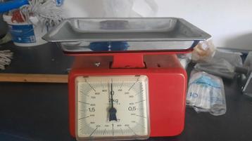 Retro weegschaal  beschikbaar voor biedingen