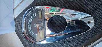 Suzuki VZR 1800 kilometer teller en tank cover. beschikbaar voor biedingen