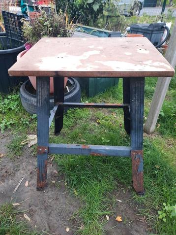 Établi table de travail H.80cm sur 50x50cm  beschikbaar voor biedingen