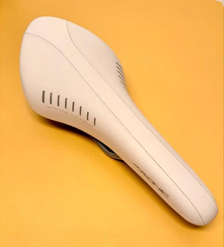 Selle FIZIK Arion Classic renforcée en nylon et carbone,m, Sports & Fitness, Cyclisme, Autres types, Enlèvement ou Envoi