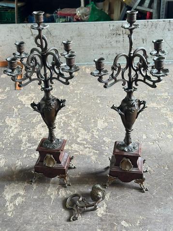 paires de chandelliers, Enlèvement