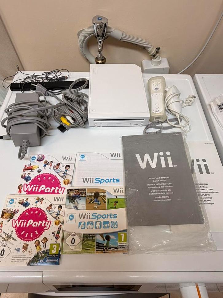 Wii avec manette, cables et 2 jeux, super etat, Games en Spelcomputers, Spelcomputers | Nintendo Wii, Gebruikt, Met 1 controller