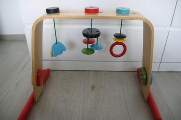 Houten speelboog beschikbaar voor biedingen