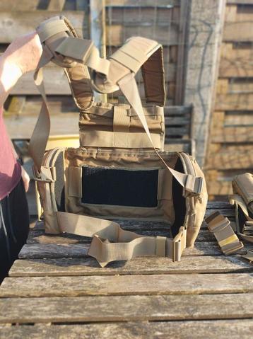 chestrig Tasmanian Tiger,coyote kleur, met back plate houd  beschikbaar voor biedingen