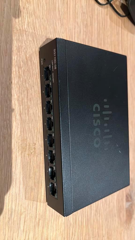 Cisco switch, Computers en Software, Netwerk switches, Zo goed als nieuw, Ophalen of Verzenden